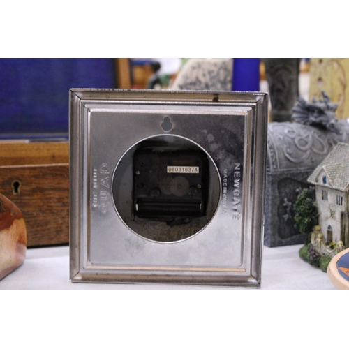 213 - TWO CLOCKS TO INCLUDE A HEAVY MARBLED STONE AND A NEWGATE ART DECO STYLE WITH BATTERY MOVEMENT