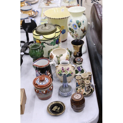 229 - A QUANTITY OF CERAMIC AND STUDIO POTTERY TO INCLUDE VASES, A BISCUIT BARREL, JUG, ETC