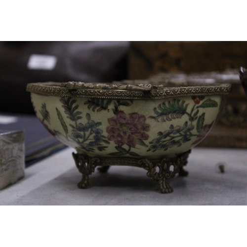 244 - TWO VINTAGE BOWLS TO INCLUDE A JORDAN OCTAGONAL BOWL WITH FLORAL DECORATION AND METAL STAND AND A CR... 