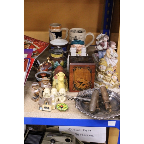 256 - A QUANTITY OF CERAMICS TO INCLUDE FIGURES, NURLINGTON WARE TOBY JUG, MUGS, VINTAGE CORKSCREWS, ETC