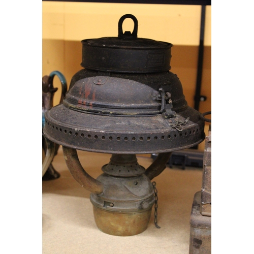 266 - A VINTAGE RAILWAY LAMP WITH THE MAKERS LABEL, LAMP MANUFACTURING AND RAILWAY SUPPLIES LTD, LONDON AN... 