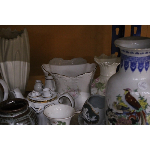 270 - A QUANTITY OF CERAMICS TO INCLUDE VASES, JUGS, CUPS, SAUCERS, PLATES, ETC