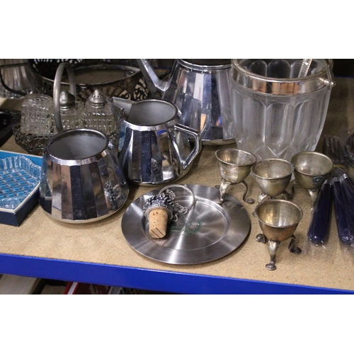 279 - A QUANTITY OF SILVER PLATE TO INCLUDE TEAPOTS, EGG CUPS, A CRUET SET IN A STAND, SUGAR SIFTER, FLATW... 