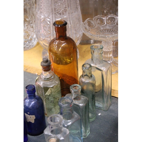 286 - EIGHTEEN VINTAGE POISON BOTTLES, MEDICINE BOTTLES, ETC