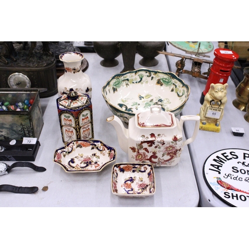 69 - A QUANTITY OF MASON'S CERAMICS TO INCLUDE A MANDALAY RED TEAPOT, CHARTREUSE FOOTED BOWL, MANDALAY TR... 