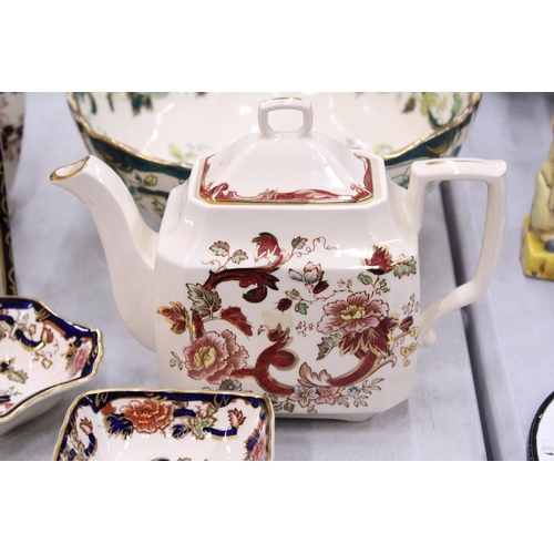 69 - A QUANTITY OF MASON'S CERAMICS TO INCLUDE A MANDALAY RED TEAPOT, CHARTREUSE FOOTED BOWL, MANDALAY TR... 