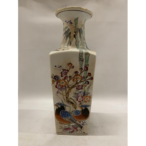 352 - A VINTAGE QUADRANGULAR DECORATIVE ORIENTAL VASE - 37 CM