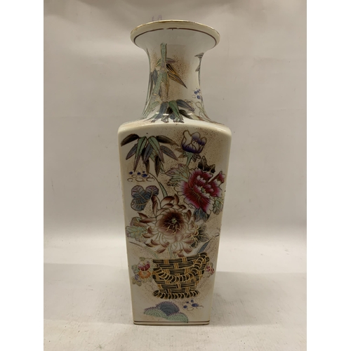 352 - A VINTAGE QUADRANGULAR DECORATIVE ORIENTAL VASE - 37 CM