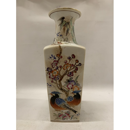 352 - A VINTAGE QUADRANGULAR DECORATIVE ORIENTAL VASE - 37 CM