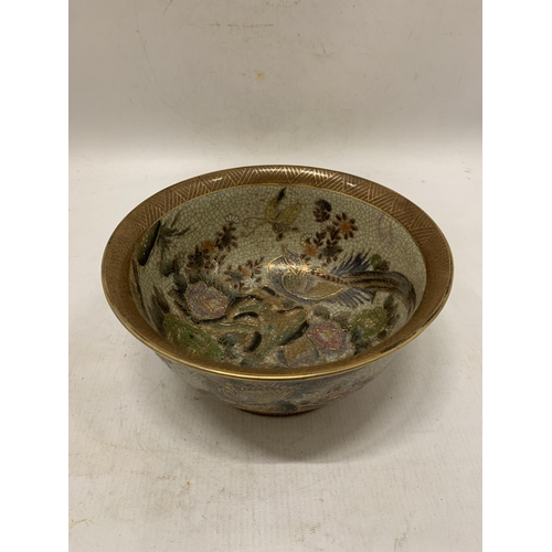 367 - A LARGE FOOTED JAPANESE SATSUMA BOWL - 10.5 CM (H) 21.5 CM (D)