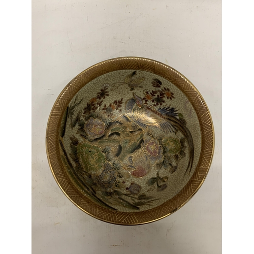 367 - A LARGE FOOTED JAPANESE SATSUMA BOWL - 10.5 CM (H) 21.5 CM (D)