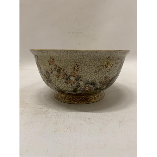 367 - A LARGE FOOTED JAPANESE SATSUMA BOWL - 10.5 CM (H) 21.5 CM (D)