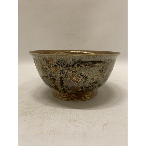 367 - A LARGE FOOTED JAPANESE SATSUMA BOWL - 10.5 CM (H) 21.5 CM (D)