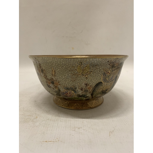 367 - A LARGE FOOTED JAPANESE SATSUMA BOWL - 10.5 CM (H) 21.5 CM (D)