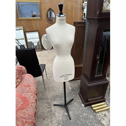 A STOCKMAN (PARIS) HAUTE COUTURE (50406) MANNEQUIN ON METAL STAND