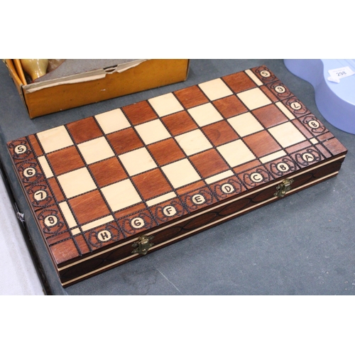 300 - A WOODEN CHESSBOARD AND A FULL SET OF CHESS PIECES