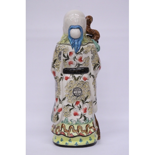 379 - A TALL VINTAGE CHINESE PORCELAIN SHOU XING FIGURE, GOD OF LONGEVITY - 44 CM