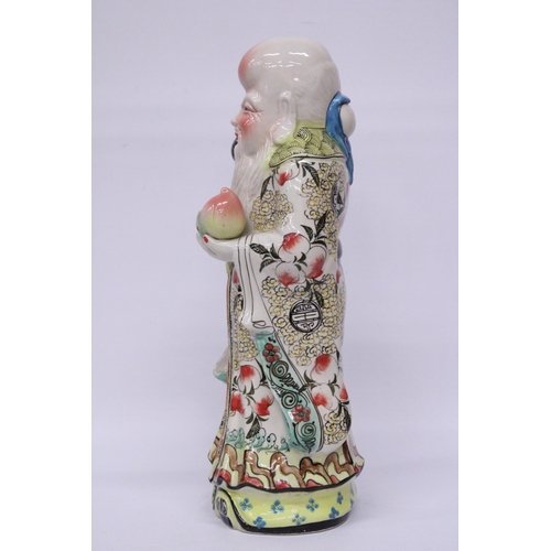 379 - A TALL VINTAGE CHINESE PORCELAIN SHOU XING FIGURE, GOD OF LONGEVITY - 44 CM