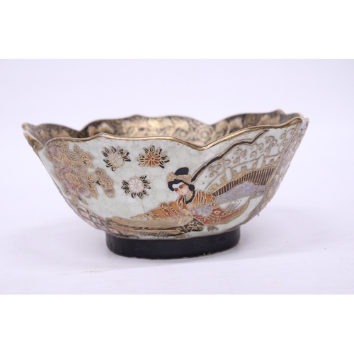 380 - A SATSUMA STYLE JAPANESE HAND PAINTED RAISED JEWEL GEISH GIRL BOWL - 20 CM (W) 9 cm (H)