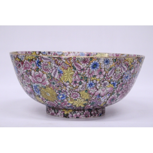 384 - A CHINESE PORCELAIN WITH MILLE FLEUR DECORATION AND GOLD GILT FOOTED BOWL - 36 CM(W) - 16.5 CM (H)