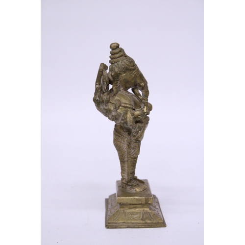 386 - A BRASS LORD GANESHA FIGURE - 16.5 CM