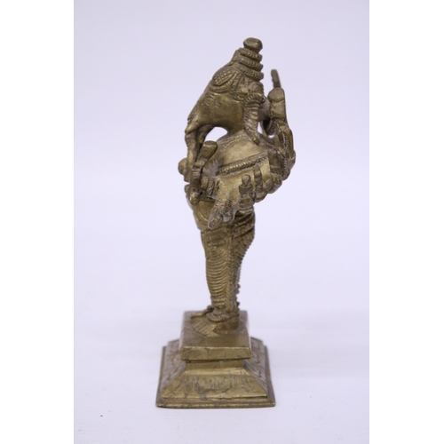 386 - A BRASS LORD GANESHA FIGURE - 16.5 CM