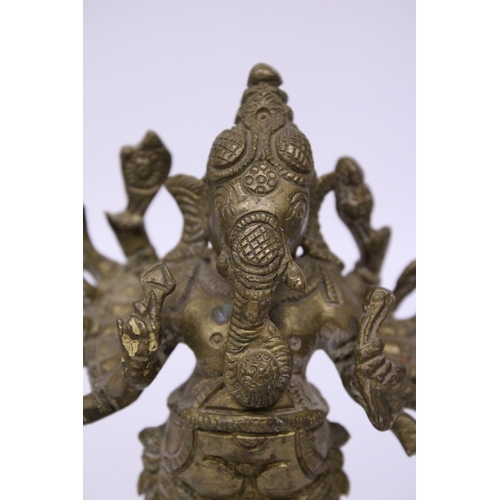 386 - A BRASS LORD GANESHA FIGURE - 16.5 CM