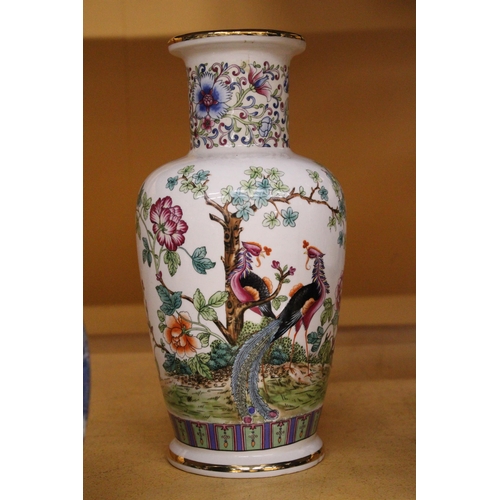 394 - A MIXED LOT TO INCLUDE A LARGE CHINESE BLUE AND WHITE PRUNUS JAR ON A WOODEN STAND, JAPANESE SATSUMA... 