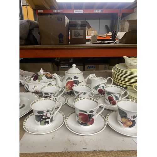 1204 - A QUANTITY OF QUEENS COLLECTION 'HOOKERS FRUIT' TEAWARE TO INCLUDE A TEAPOT, MILK JUG, SUGAR BOWL, C... 