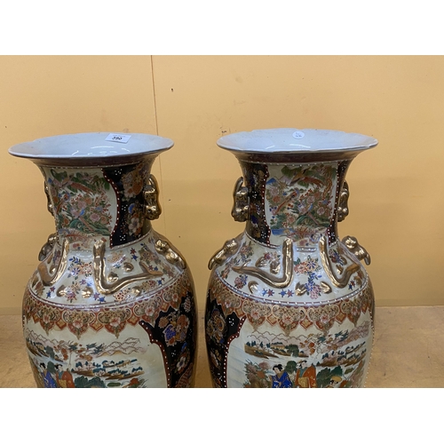 390 - A PAIR OF JAPANESE ROYAL SATSUMA GEISHA VASES WITH GOLD GILT HANDPAINTED - 60.5 CM