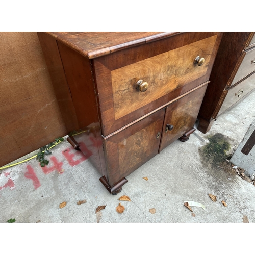 3118 - A 19TH CENTURY MAHOGANY TWO DOOR LOW CUPBOARD WITH SINGLE DRAWER 27.5CM WIDE