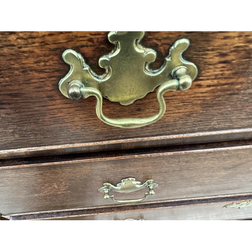 3119 - AN 18TH CENTURY OAK AND CROSS BANDED CHEST OF TWO SHORT AND THREE LONG GRADUATED DRAWERS 40.5