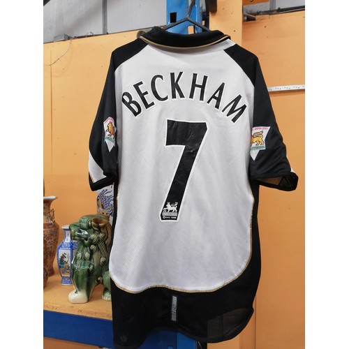 47A - A  MANCHESTER UNITED RETRO REVERSIBLE BECKHAM 2001/2 CENTENARY SHIRT (SIZE MEDIUM)