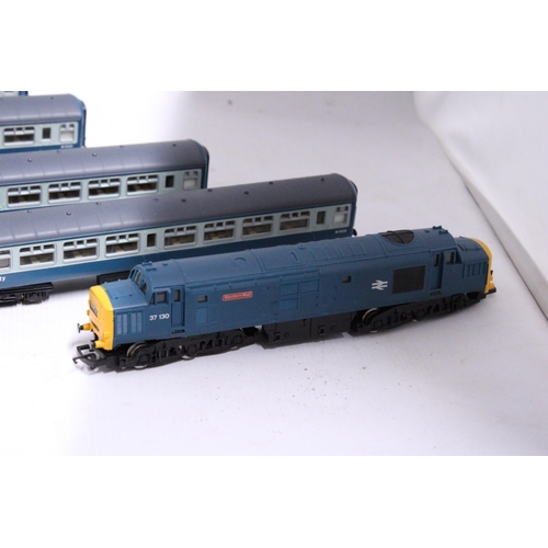 309 - FIVE HORNBY OO GAUGE MODELS TO INCLUDE A CLASS 37 DIESEL AND FOUR COACHES