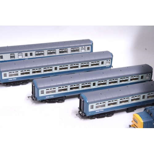 309 - FIVE HORNBY OO GAUGE MODELS TO INCLUDE A CLASS 37 DIESEL AND FOUR COACHES