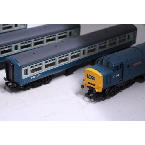 309 - FIVE HORNBY OO GAUGE MODELS TO INCLUDE A CLASS 37 DIESEL AND FOUR COACHES