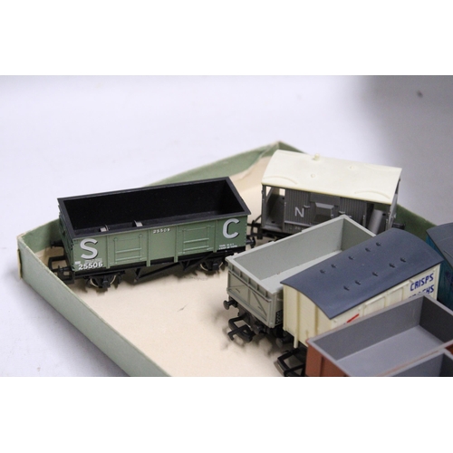 310 - SEVEN OO GAUGE ROLLING STOCK TO INCLUDE 5 HORNBY, ONE MAINLINE AND ONE LIMA, PLUS A GWR STEAM TRAIN