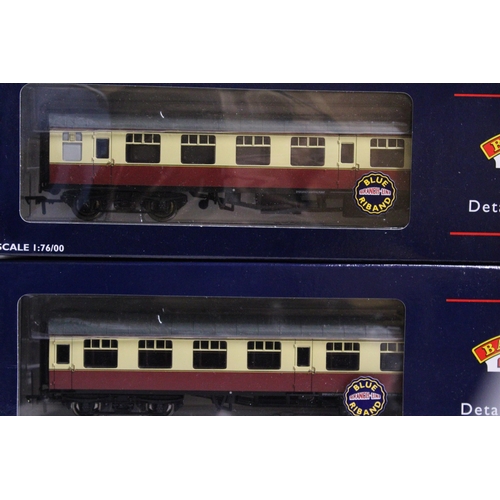 324 - TWO BACHMANN OO GAUGE COACHES TO INCLUDE, 39-027 BR MK 1 CORRIDOR SK CRIMSON/CREAM AND 39-052 BR MK ... 