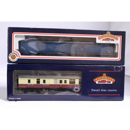 325 - TWO BACHMANN OO GAUGE COACHES TO INCLUDE 39-077 BR MK 1 EXPRESS PASSENGER BSK CRIMSON/CREAM AND A 34... 