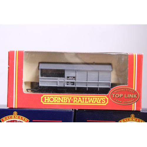 338 - TWO HORNBY AND TWO BACHMANN OO GAUGE ROLLING STOCK WAGONS TO INCLUDE R6115 3 PIECE WAGON PACK 'NATHA... 