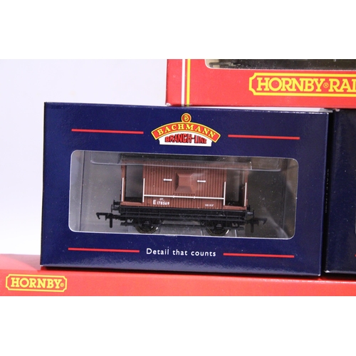 338 - TWO HORNBY AND TWO BACHMANN OO GAUGE ROLLING STOCK WAGONS TO INCLUDE R6115 3 PIECE WAGON PACK 'NATHA... 