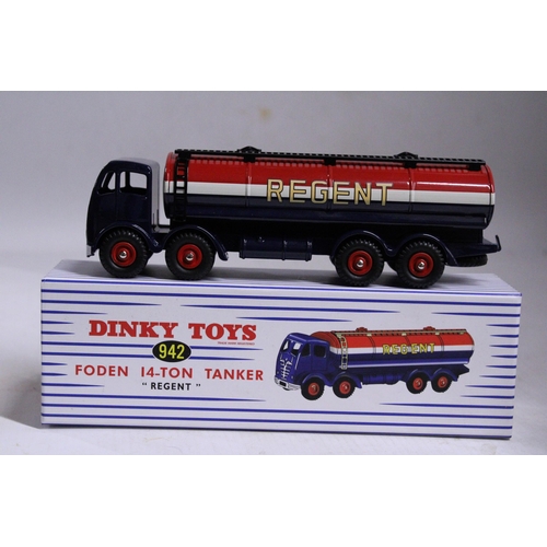 347 - TWO ATLAS DINKY MODELS TO INCLUDE, A 905 FODEN FLAT TRUCK WITH CHAIN AND A 942 FODEN 14 TON TANKER -... 