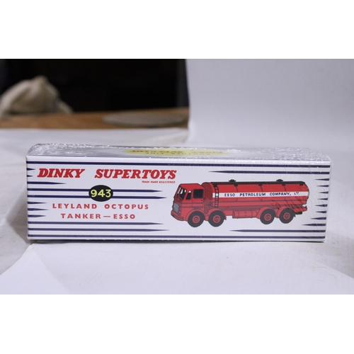 348 - TWO ATLAS DINKY MODELS TO INCLUDE, A 935 LEYLAND OCTOPUS FLAT TRUCK WITH CHAINS AND A 943 LEYLAND OC... 