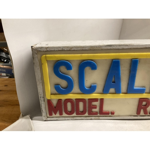 417 - A SCALEXTRIC MODEL RACING CARS ILLUMINATED SIGN 
L=76CM H=10CM D=24CM