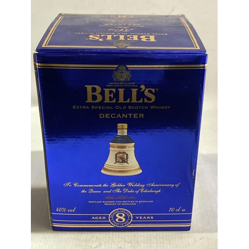 302 - A BELL'S EXTRA SPECIAL OLD SCOTCH WHISKY 50TH GOLDEN WEDDING ANNIVERSARY DECANTER AGED 8 YEARS - 70 ... 