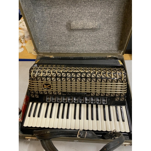 45A - A VINTAGE HOHNER ATLANTIC PIANO ACCORDIAN IN A CASE