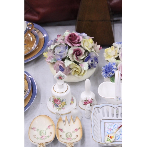 198 - A QUANTITY OF CERAMICS TO INCLUDE FLORAL POSIES, BLUSH IVORY SERVERS, BELLS, PIN TRAYS, TRINKET BOXE... 