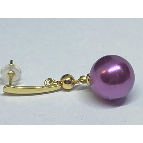 542 - TWO PAIRS OF EARRINGS TO INCLUDE PEARL AND PURPLE PEARL DROPS