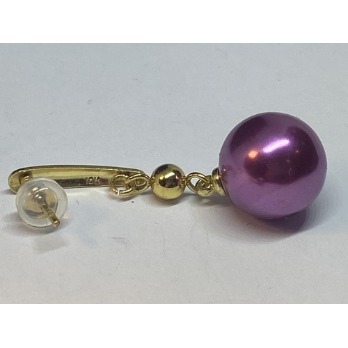 542 - TWO PAIRS OF EARRINGS TO INCLUDE PEARL AND PURPLE PEARL DROPS