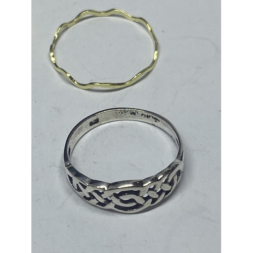 607 - FOUR MARKED SILVER RINGS TO INCLUDE TWO GOLD PLATED